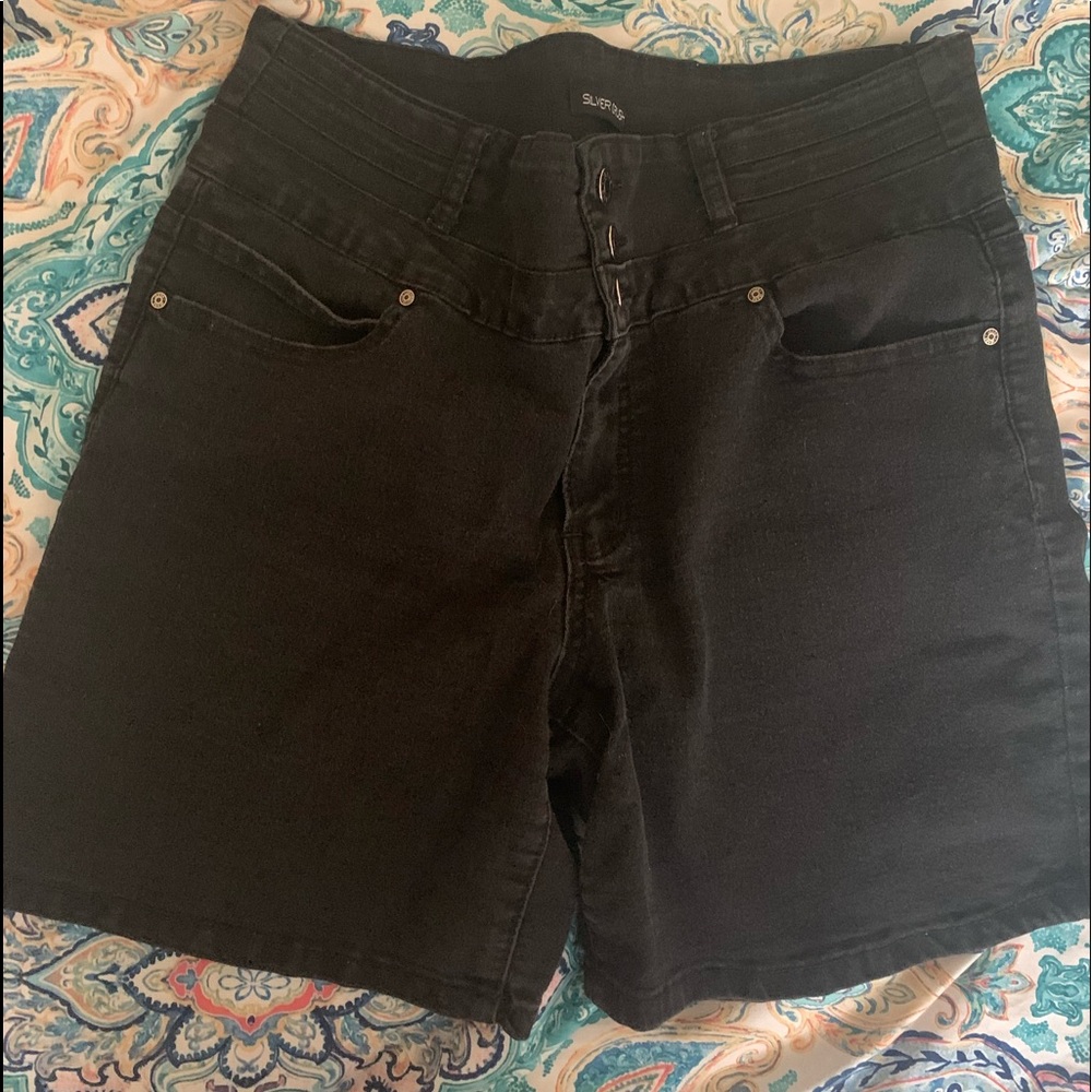 I really don’t know the size of these because I’m not good with pant size